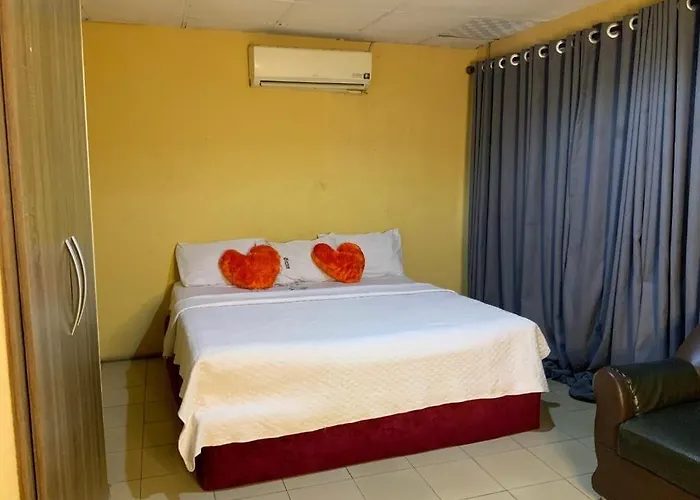 Optizee Hotel And Suites